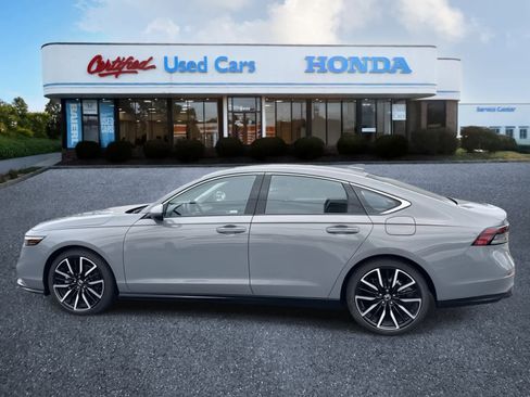 Used 2025 Honda Accord Touring image 2