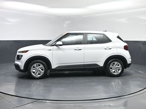 Used 2022 Hyundai Venue SE image 23