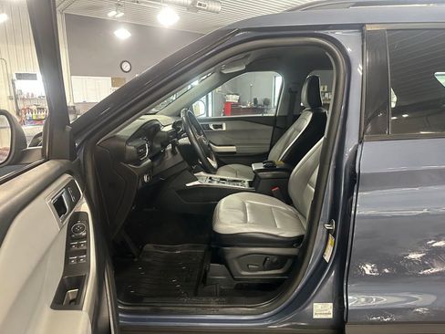 Used 2021 Ford Explorer XLT w/ Equipment Group 202A image 10