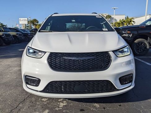 New 2026 Chrysler Pacifica Select w/ S Appearance Package image 7