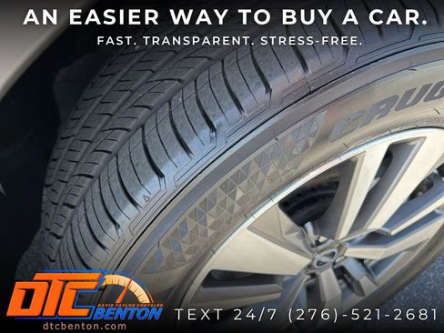 Used 2025 Nissan Pathfinder SL AWD/4WD image 19