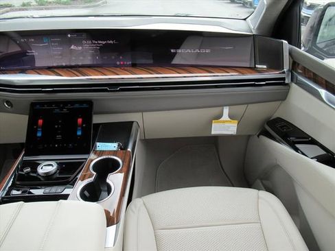 Certified 2026 Cadillac Escalade Platinum Sport w/ LPO, ONYX Package image 15