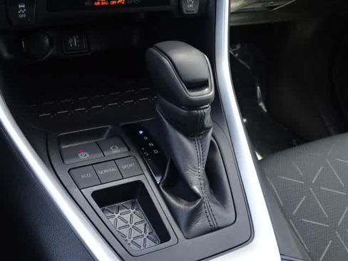Used 2024 Toyota RAV4 XLE FWD image 35