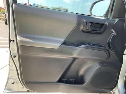 Used 2022 Toyota Tacoma SR AWD/4WD image 12