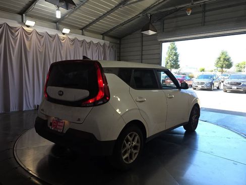 Used 2020 Kia Soul S FWD image 3