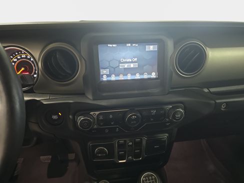 Used 2018 Jeep Wrangler Unlimited Sport S AWD/4WD image 17