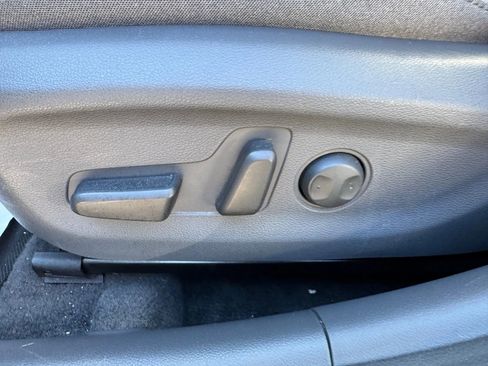 Used 2022 Hyundai Ioniq SE image 12