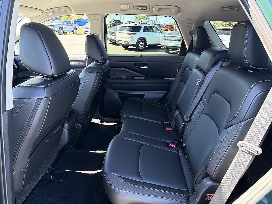 Used 2024 Nissan Pathfinder SL AWD/4WD image 13