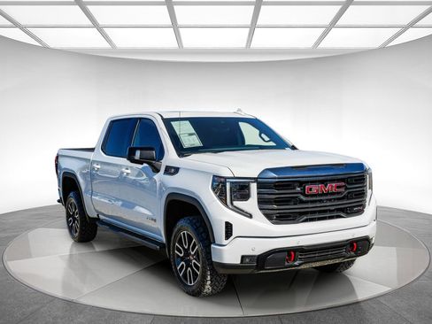Used 2024 GMC Sierra 1500 AT4 w/ Technology Package AWD/4WD image 5