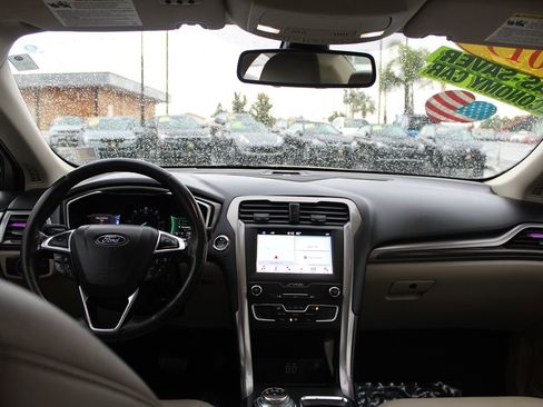 Used 2019 Ford Fusion SEL image 27