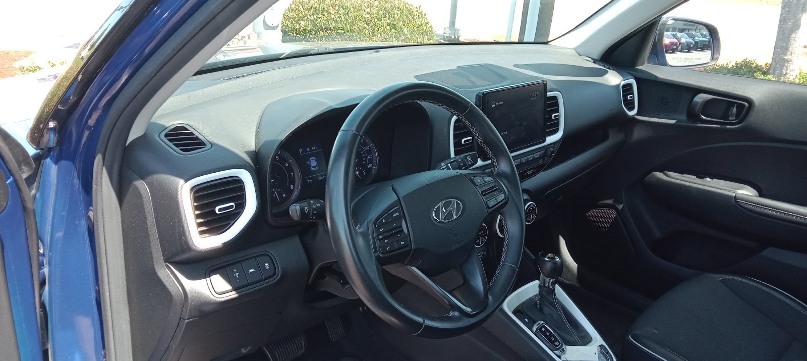Used 2022 Hyundai Venue Limited FWD image 18