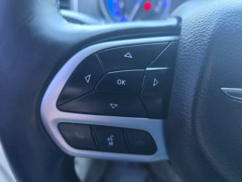 Used 2018 Chrysler 300 Limited RWD image 14