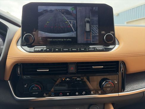 Used 2022 Nissan Rogue Platinum w/ Head-Up Display Package image 16