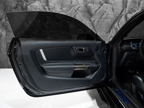 Used 2020 Ford Mustang Shelby GT500 w/ Carbon Fiber Track Pack image 4