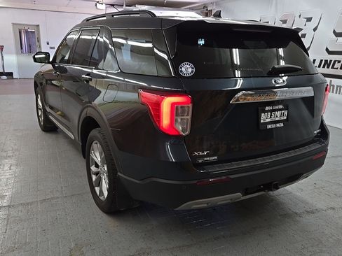 Used 2023 Ford Explorer XLT image 4