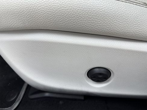 Used 2017 Mercedes-Benz GLA 250 w/ Premium Package image 25