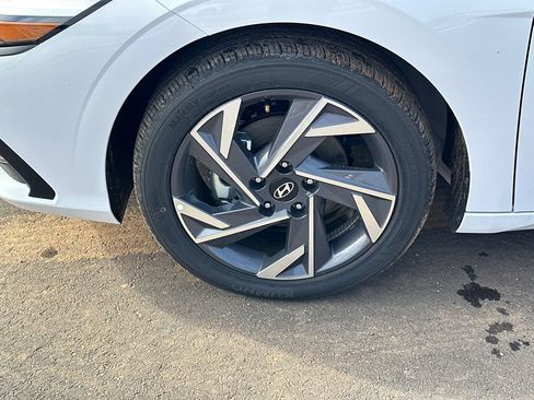 Certified 2025 Hyundai Elantra Sport FWD image 11