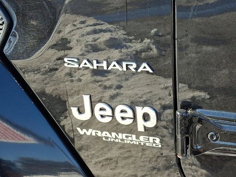 Used 2018 Jeep Wrangler Unlimited Sahara image 17