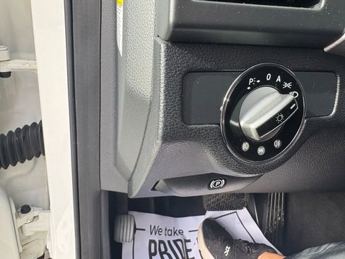 Used 2010 Mercedes-Benz GLK 350 4MATIC image 16