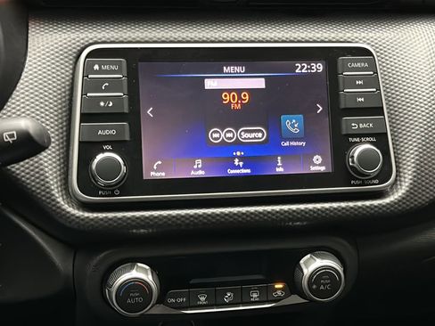 Used 2018 Nissan Kicks SV w/ Exterior Electronics Package FWD image 23
