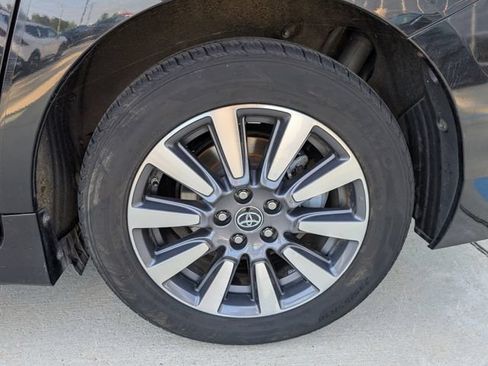 Used 2018 Toyota Sienna Limited Premium FWD image 9