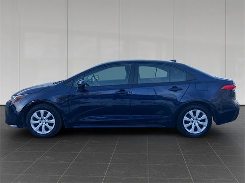 Used 2023 Toyota Corolla LE image 2