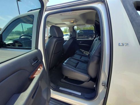 Used 2008 Chevrolet Avalanche LTZ w/ LTZ Preferred Equipment Group image 12