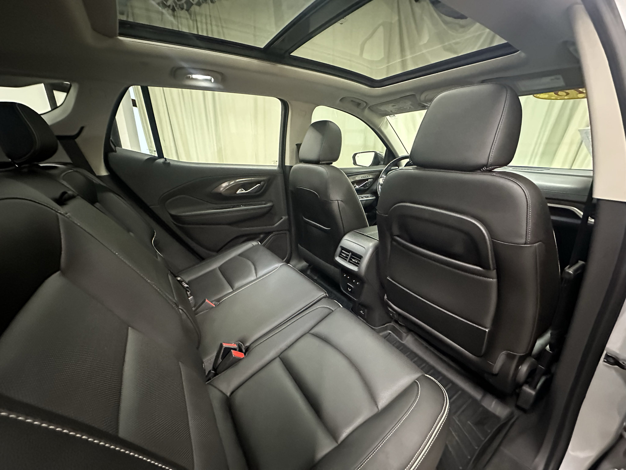 Used 2018 GMC Terrain Denali w/ Advanced Safety Package AWD/4WD image 17
