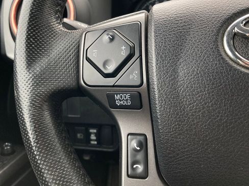 Used 2021 Toyota Tacoma TRD Off-Road w/ Technology Package AWD/4WD image 12