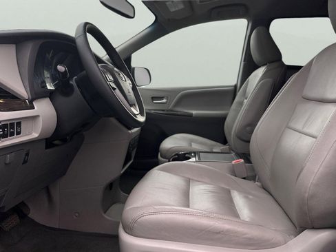 Used 2017 Toyota Sienna XLE w/ XLE Navigation Package image 13