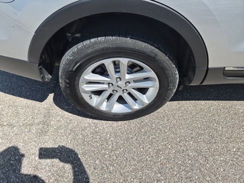 Used 2013 Ford Explorer XLT AWD/4WD image 9