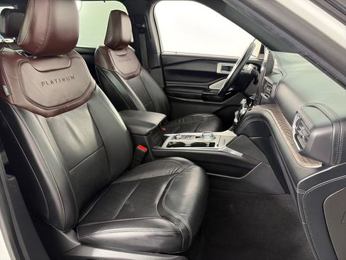 Certified 2022 Ford Explorer Platinum w/ Equipment Group 601A AWD/4WD image 31