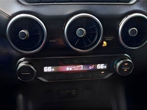 Used 2025 Nissan Sentra SR w/ SR Premium Package image 15