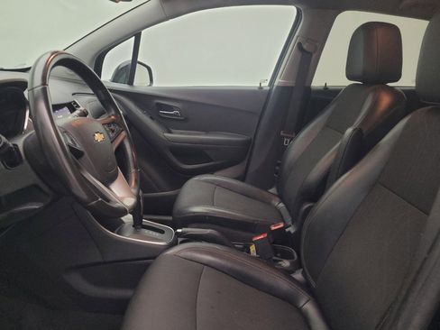 Used 2020 Chevrolet Trax LT w/ Redline Edition FWD image 17