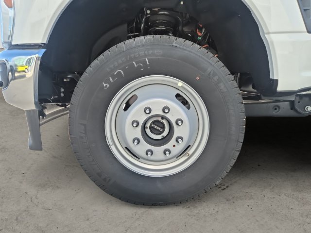 Used 2025 Ford F350 XL w/ XL Chrome Package AWD/4WD image 9