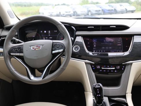Used 2022 Cadillac XT6 Premium Luxury w/ Technology Package AWD/4WD image 25