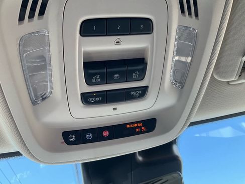 Used 2022 Buick Envision Avenir w/ Technology Package II AWD/4WD image 19