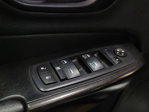 Used 2019 Jeep Cherokee Trailhawk AWD/4WD image 27