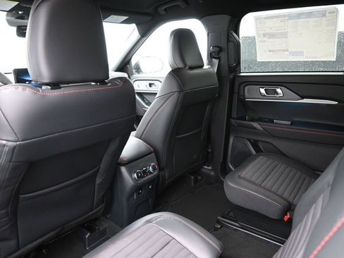 New 2026 Ford Explorer ST-Line w/ ST-Line Street Pack image 2