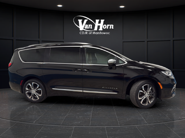 Certified 2025 Chrysler Pacifica Pinnacle w/ Trailer Tow Group AWD/4WD image 8