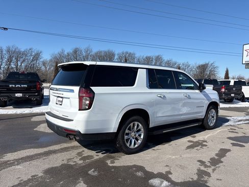 Used 2023 Chevrolet Suburban Premier image 3