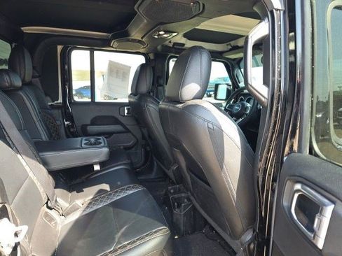 Used 2023 Jeep Gladiator Overland AWD/4WD image 12