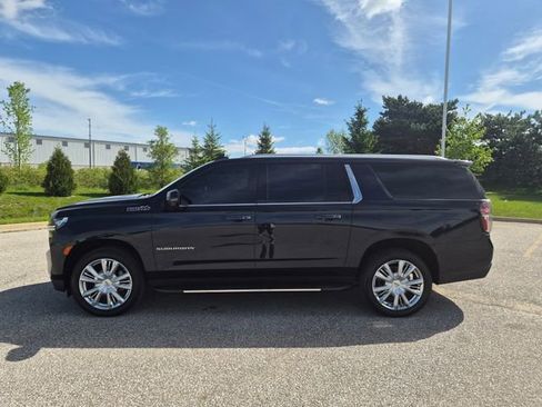 Used 2022 Chevrolet Suburban High Country AWD/4WD image 8