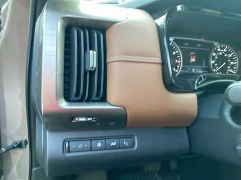 Used 2023 Nissan Pathfinder Platinum AWD/4WD image 17