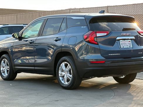 Used 2024 GMC Terrain SLE image 6