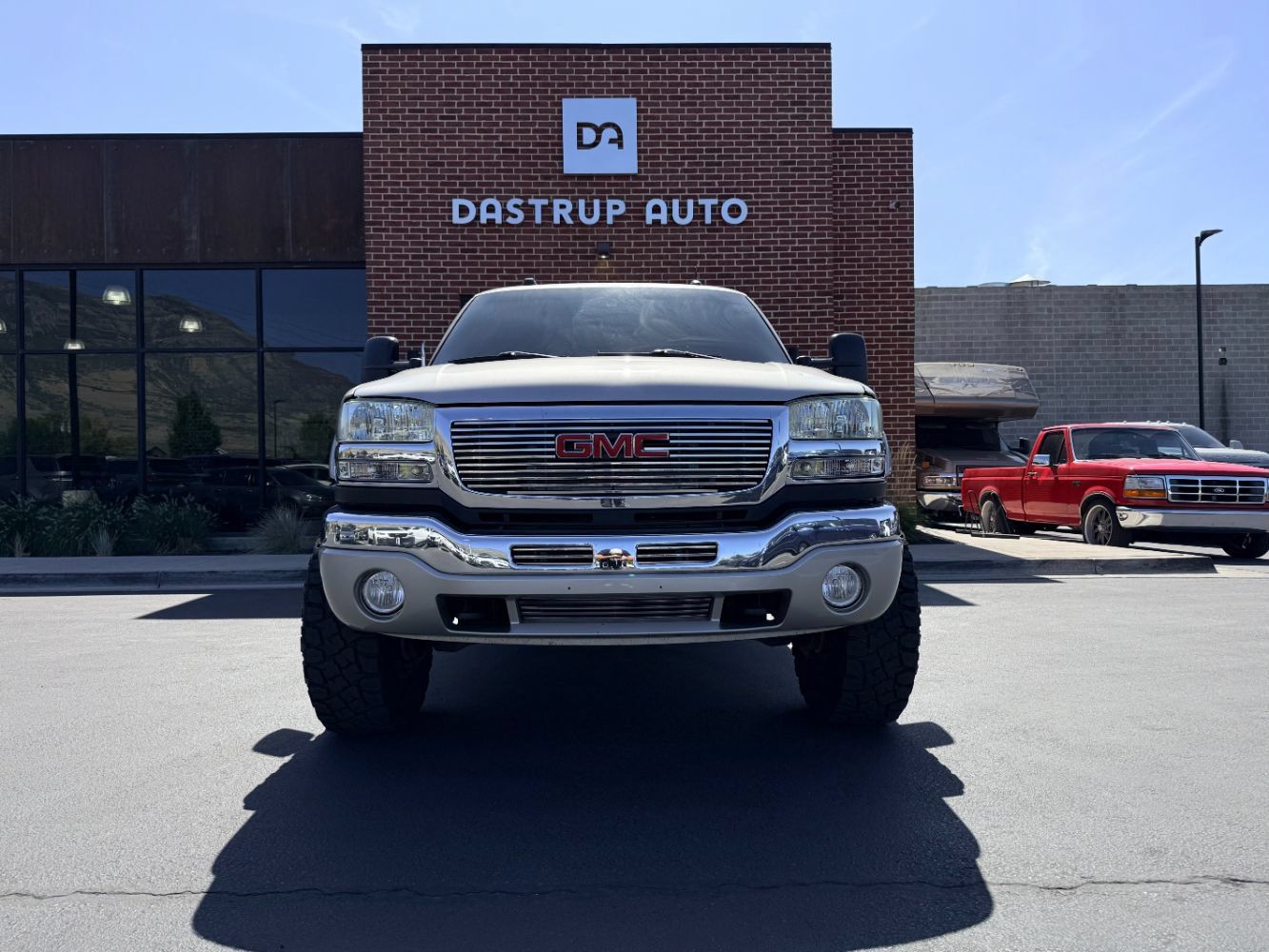 Used 2004 GMC Sierra 2500 SLT w/ Heavy-Duty Power Package AWD/4WD image 2