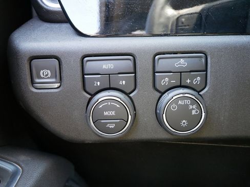 Used 2025 Chevrolet Silverado 1500 LT AWD/4WD image 28