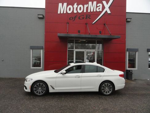 Used 2017 BMW 530i xDrive image 2