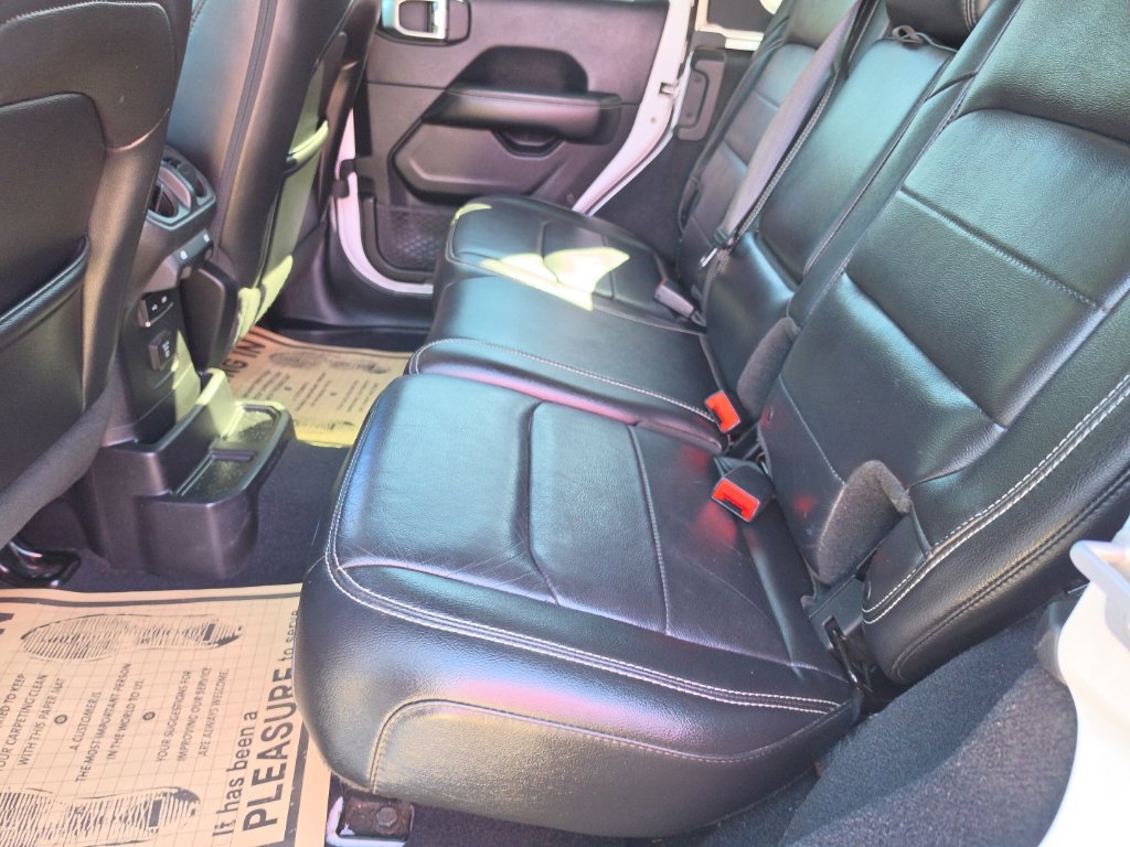 Used 2018 Jeep Wrangler Unlimited Sahara AWD/4WD image 34