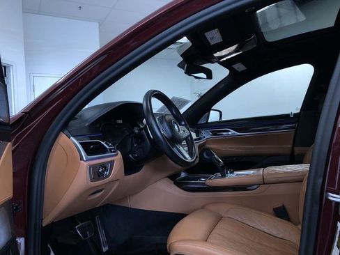 Used 2022 BMW 750i xDrive w/ Luxury Rear Seating Package AWD/4WD image 12
